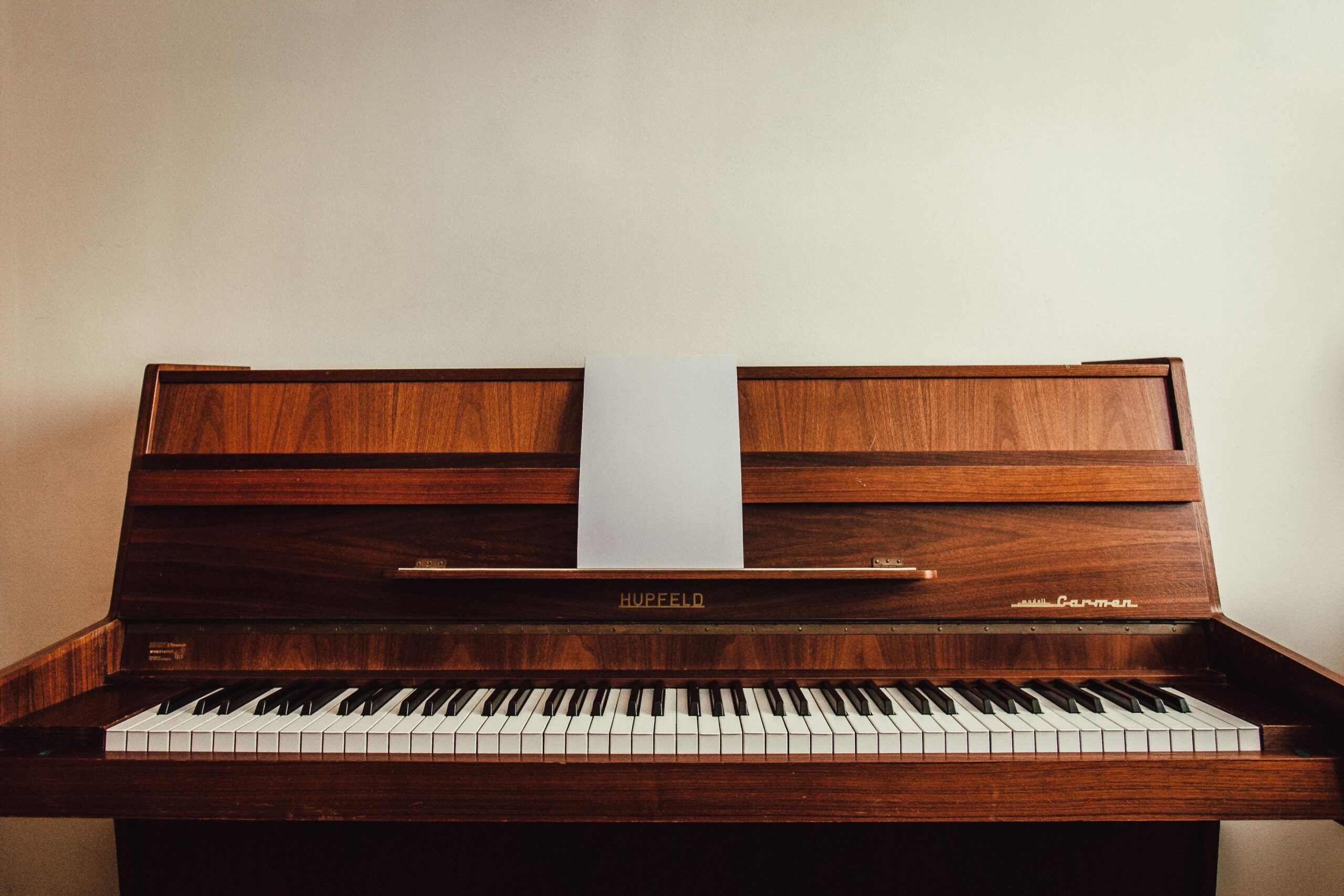 Upright piano